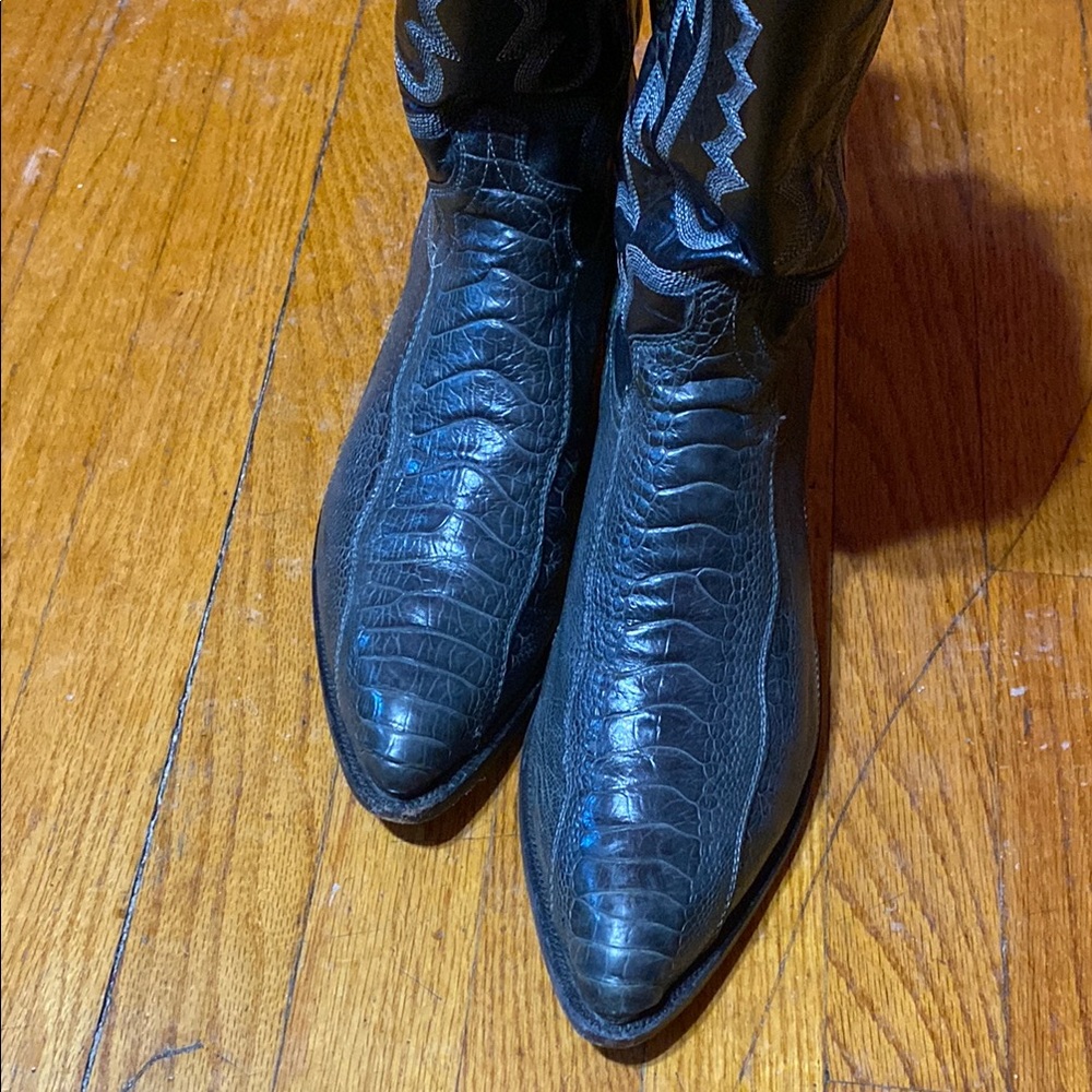 Black and  Gray  Boots with Pointed Toe and Classic Western Boot